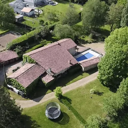Maison Familiale Avec Piscine Et Grand Jardin * Chateaumur