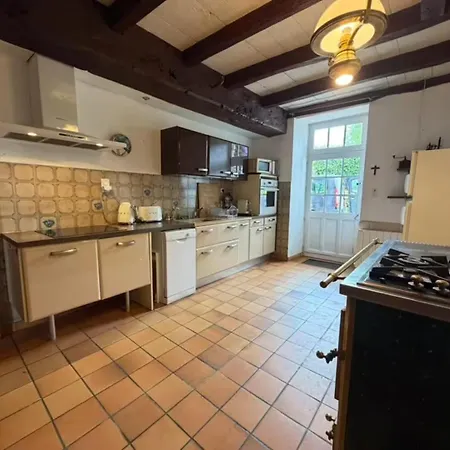 Maison Familiale Avec Piscine Et Grand Jardin Holiday home Chateaumur