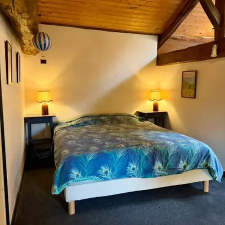 Holiday home Maison Familiale Avec Piscine Et Grand Jardin Chateaumur