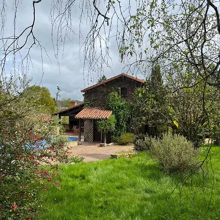 Holiday home Maison Familiale Avec Piscine Et Grand Jardin