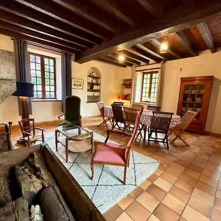 Maison Familiale Avec Piscine Et Grand Jardin Holiday home Chateaumur
