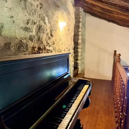 Maison Familiale Avec Piscine Et Grand Jardin *