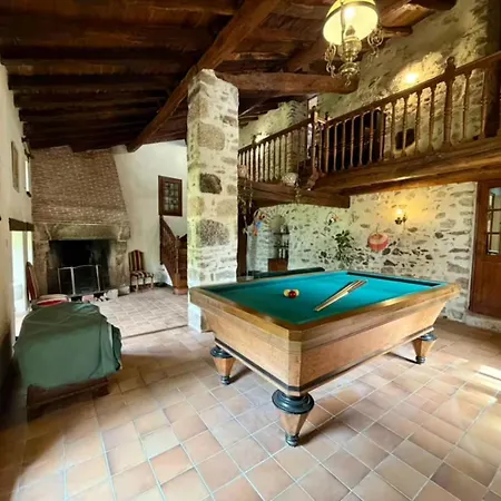 Holiday home Maison Familiale Avec Piscine Et Grand Jardin