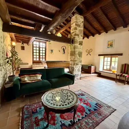 Holiday home Maison Familiale Avec Piscine Et Grand Jardin