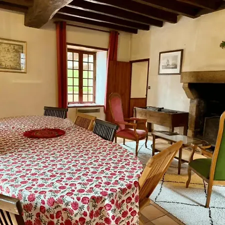 Maison Familiale Avec Piscine Et Grand Jardin * Chateaumur