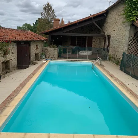 Holiday home Maison Familiale Avec Piscine Et Grand Jardin